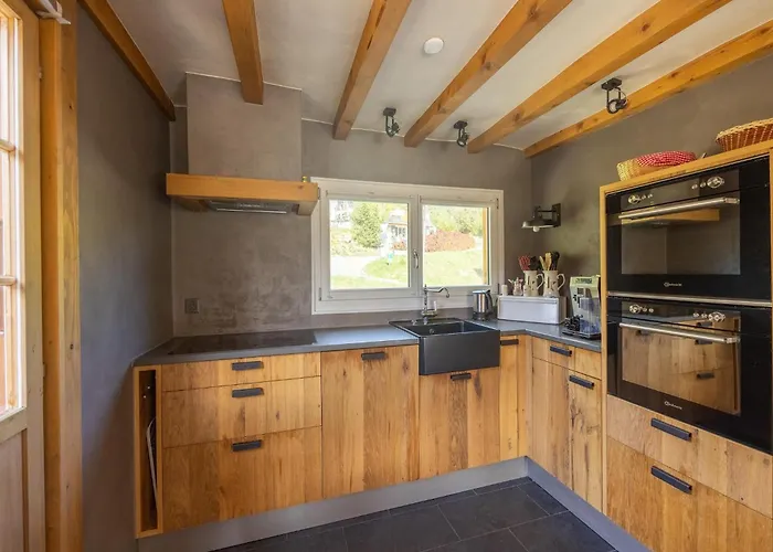 8p In The Mountains Near Area * فيش